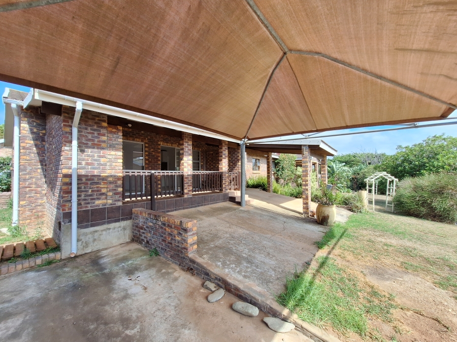 3 Bedroom Property for Sale in Wavecrest Eastern Cape